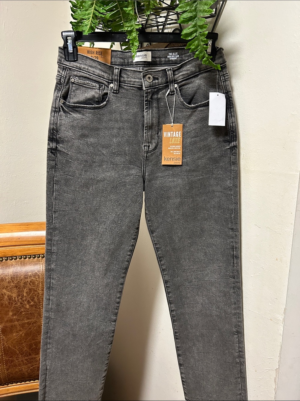 NWT Kensie Women High Rise Washed Gray Jeans.